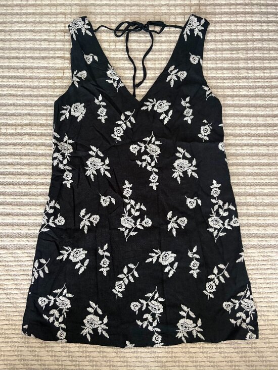 Abercrombie & Fitch Dresses & Skirts - NWT A&F Black Floral Embroidered Linen Shift Mini Dress Size MP